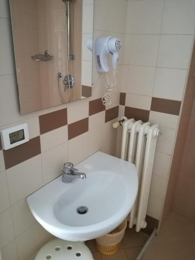 Albergo Giugni براتو المظهر الخارجي الصورة