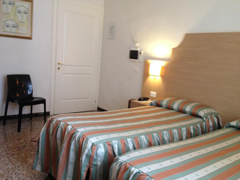 Albergo Giugni براتو المظهر الخارجي الصورة